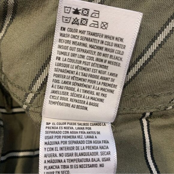 American Eagle Olive Green pin stripe Cropped Pants Size 4 - Picture 10 of 10